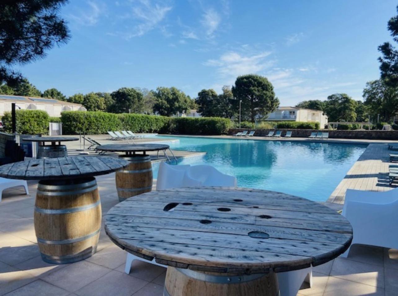 Fiori Di Cala Rossa Residence Hoteliere Lecci Exterior photo